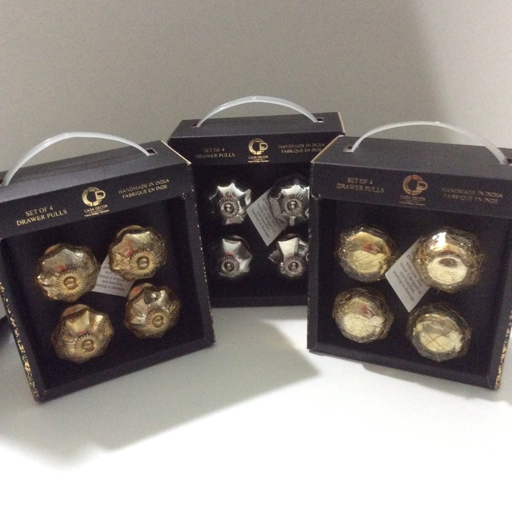 NIB 12 drawer pulls or door knobs